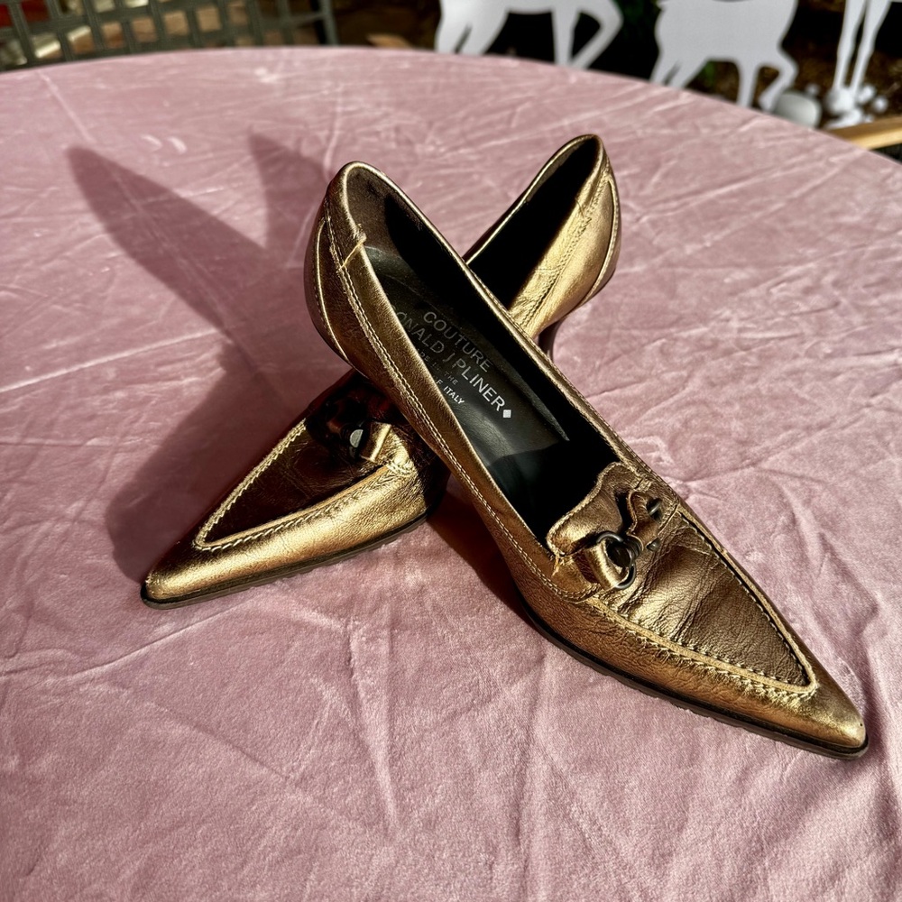 Vintage gold Donald Pliner “Rapid” heels - Old Money Gorgeousness!
